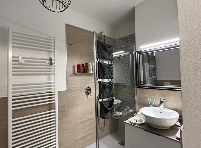 Alojamento de Acomodação e Pequeno-almoço Il Castello Di Alberico 3*